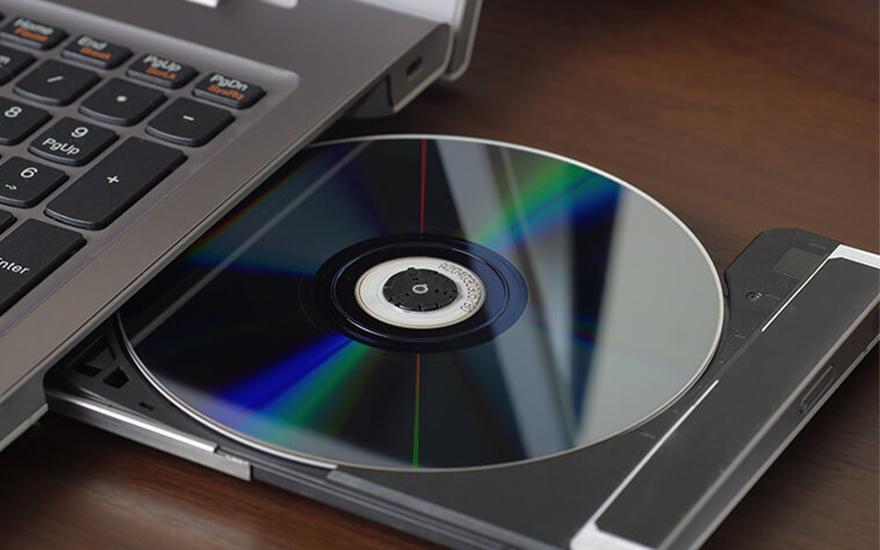 Płyta w napędzie laptopa